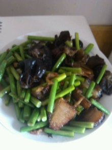 蒜苔炒木耳