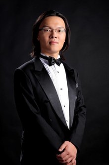 青年三博士钢琴演奏家吴纯