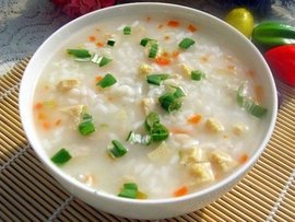蔬菜鸡肉粥