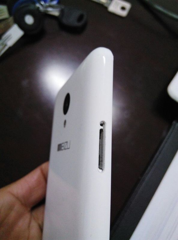 我了个插,手机卡掉到魅蓝2的卡槽里面去了,什