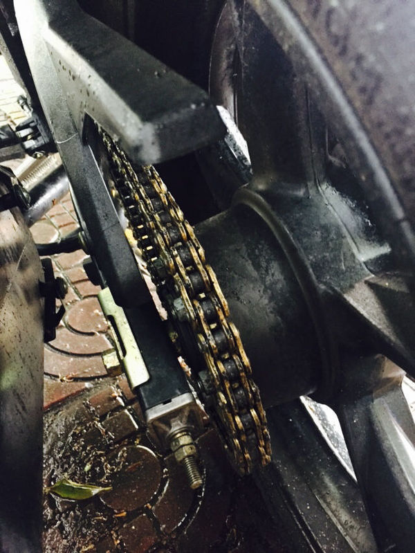 摩托车更换油封链条后高速很抖,提速也慢了,之