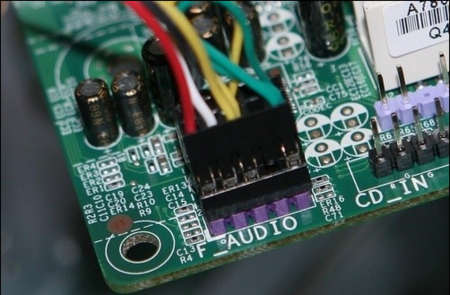 电脑机箱内部的各种数据线是怎么连接的?_36