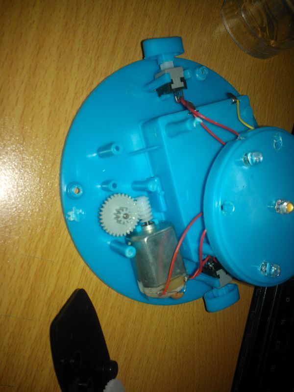 请问怎么计算马达与最上面那个小的齿轮间的传