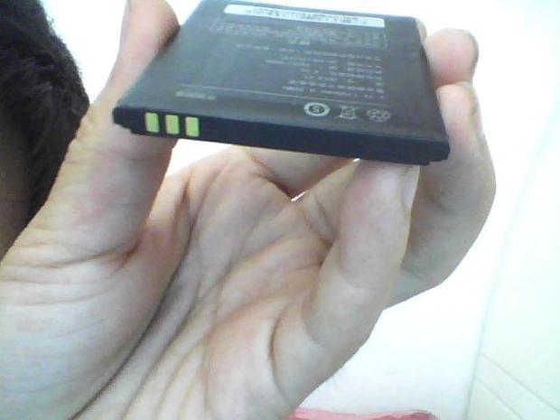 各位大神,我的手机电池是不是膨胀了,我的手机