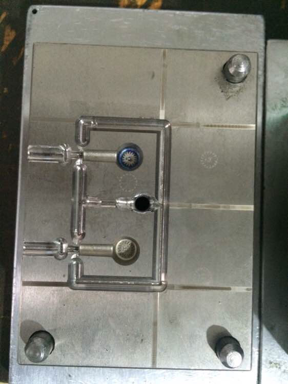 注塑机调不出来产品,不知道哪里问题啊,调机的