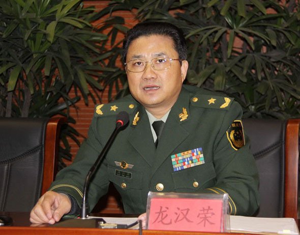 中国人民武装警察部队工程大学原校长,2003年7月晋升武警少将警衔