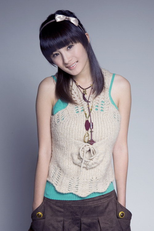 程小诺(杨幂饰)是一个身患绝症的千金小姐,虽然家中经历了很多重大的